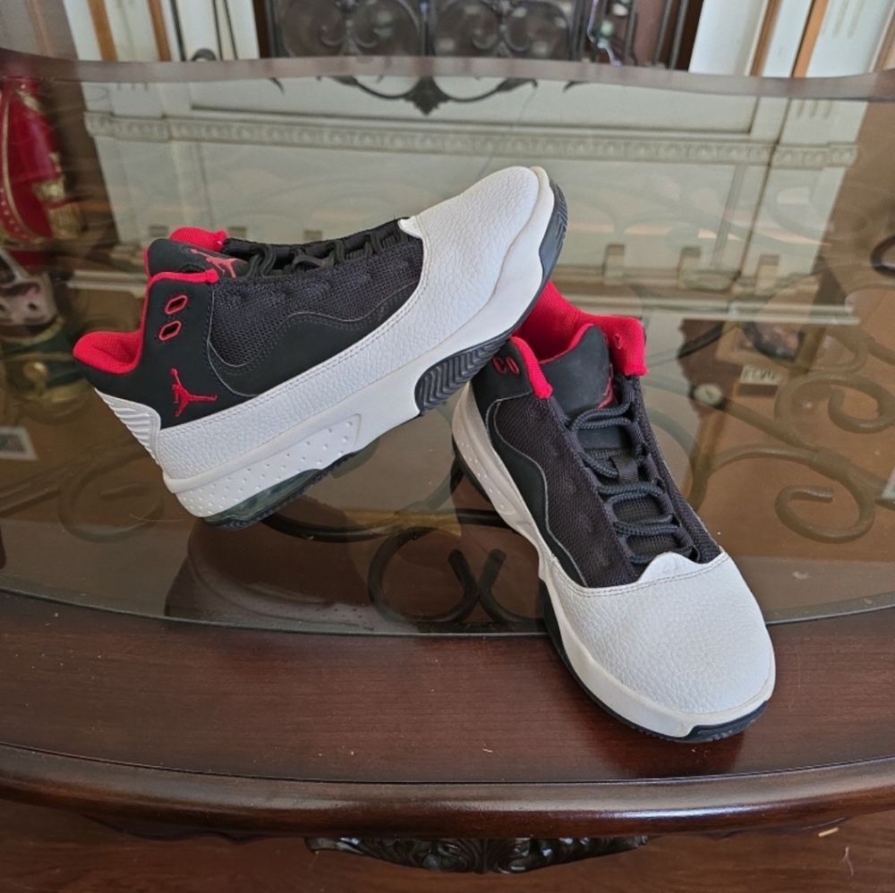 Nike Jordan Max Aura 2 White Black Red